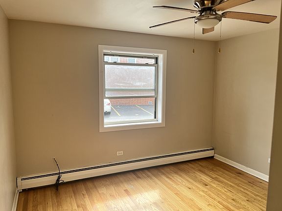 5th image of 421 Burlington Ave #11507455