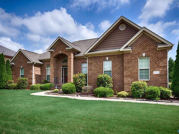 3rd image of 157 Castlewood Dr