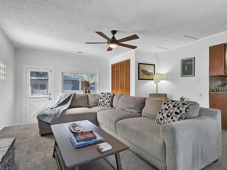 609 N Roosevelt St — Photo 33