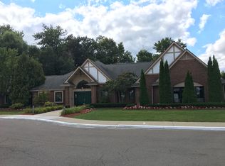 6 Fox Hound Ct, Grand Blanc, MI 48439
