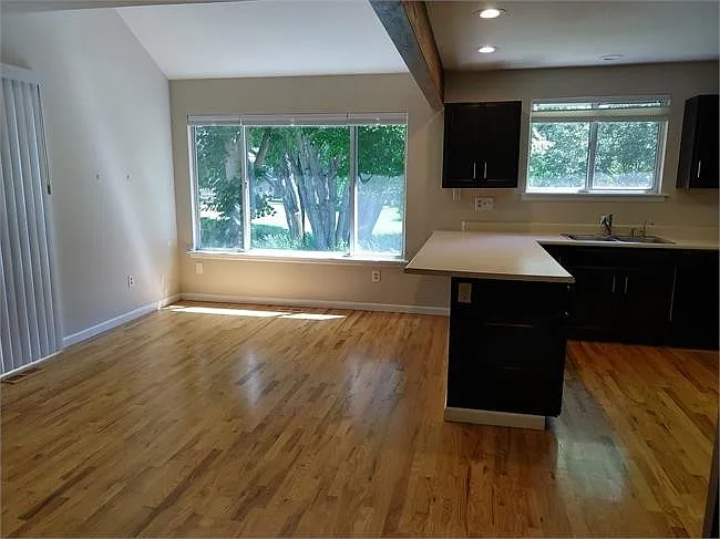 8100 Meadowdale Sq — Photo 6