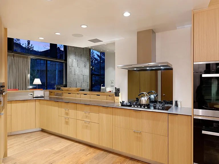 1118 Waters Ave — Photo 5