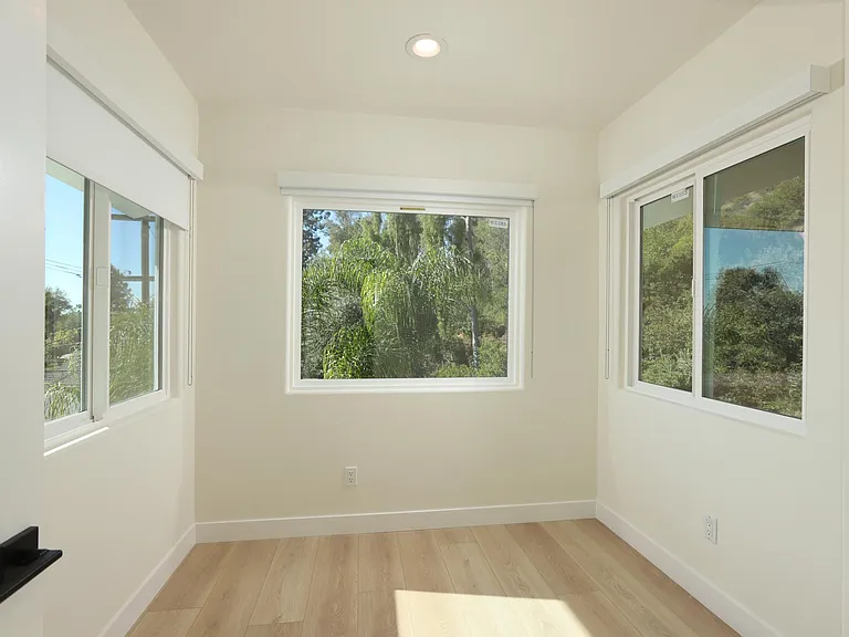 1827 Hill Dr — Photo 13