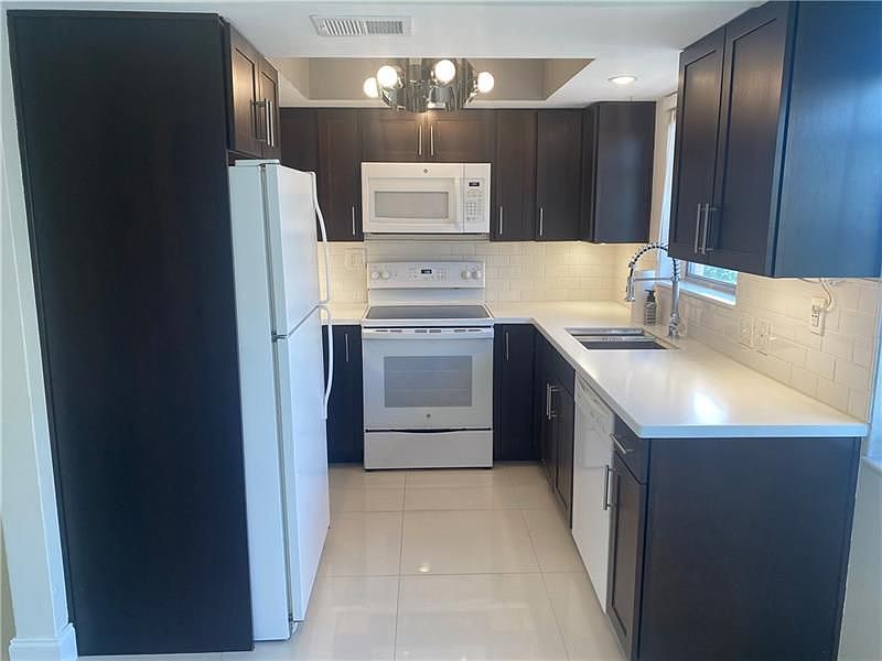 1st image of 2451 NE 49th St APT 209