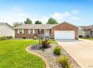 11 Glenmoor Ct, Bethalto, IL 62010