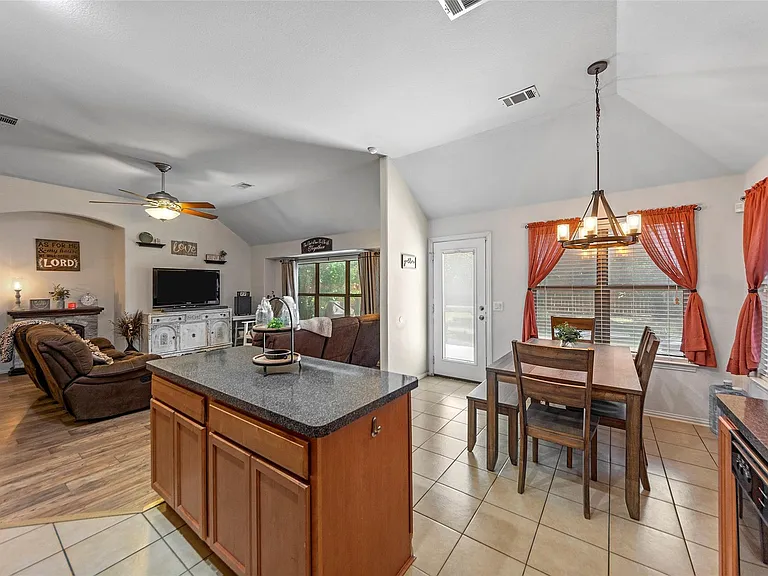 925 Remington Ranch Rd — Photo 8
