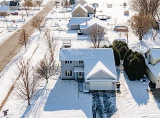 641 Small Farm Rd, Mukwonago, WI 53149