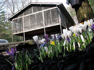 106 E Cove Ln, Shohola, PA 18458