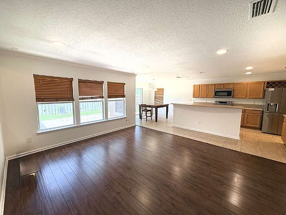 5th image of 436 Bostwick Cir