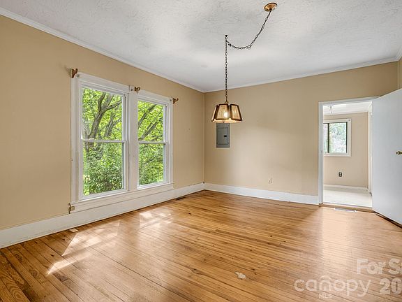 4th image of 82 Hill St