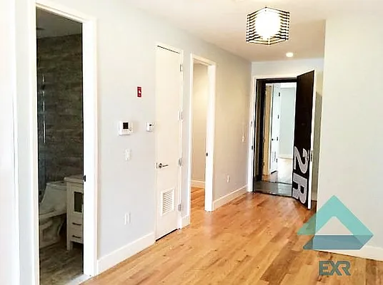 Rented by EXR | media 17