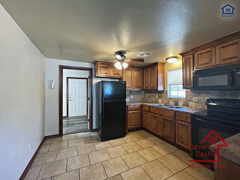 1604 NW Lindy Ave — Photo 8