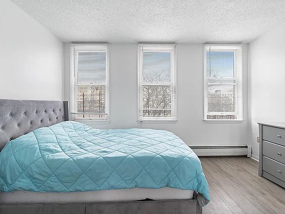 5th image of 235 Hart St Floor 1