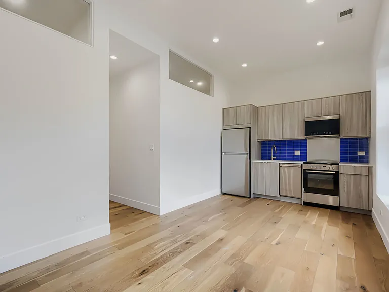 6740 N Sheridan Rd #2N — Photo 5