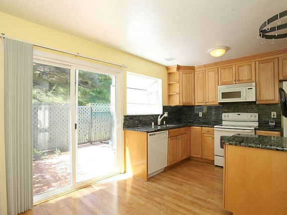 3rd image of 1247 Terra Nova Blvd