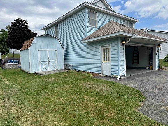 4th image of 194 Maple St