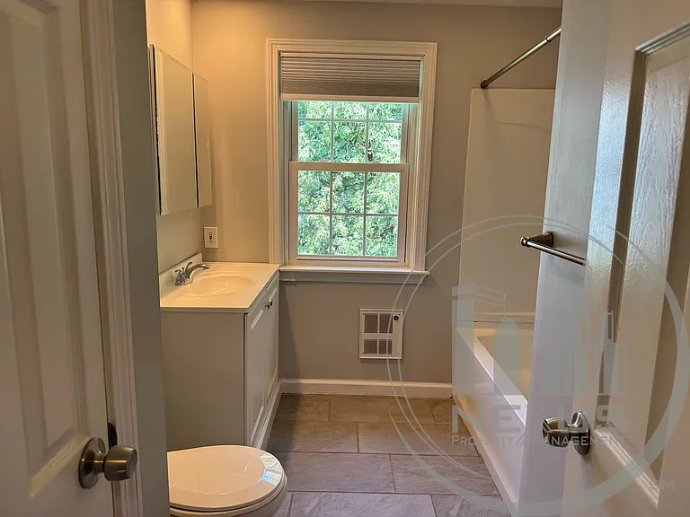 10 Nichols St #4 — Photo 28