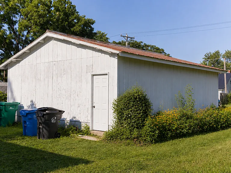 362 N Line St — Photo 16