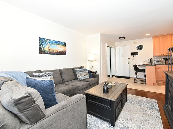 4th image of 370 W Broadway Floor 6