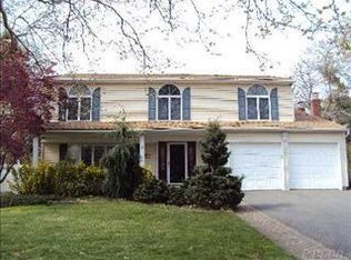47 Sherwood Dr, Huntington, NY 11743