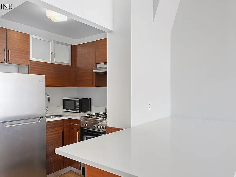 184 Thompson St #3O — Photo 6