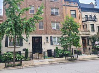 39 E Division St #4A, Chicago, IL 60611