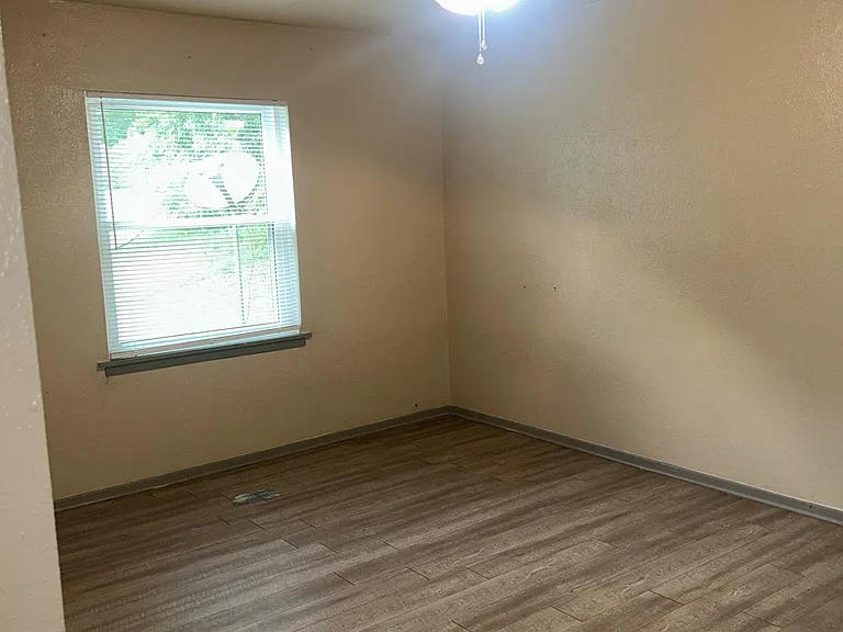 1437 S Rusk St — Photo 11