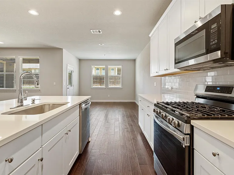 4004 Harbor Point Dr — Photo 16