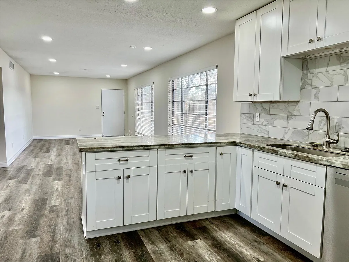 Building Photo - 2101 Fountain View Dr #76