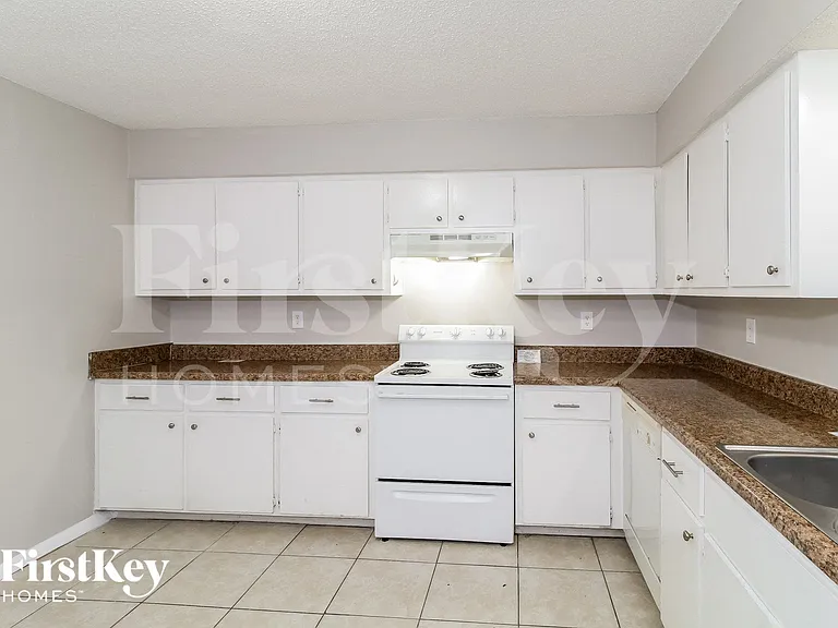 2435 Duke Ln — Photo 8