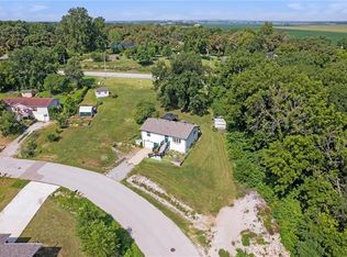 77 Stevens Rd, Eudora, KS 66025