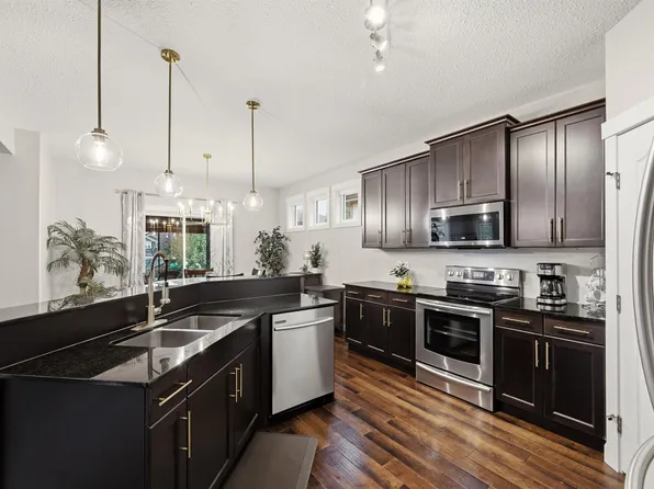 1457 Wates Link SW, Edmonton, AB T6W 0V1