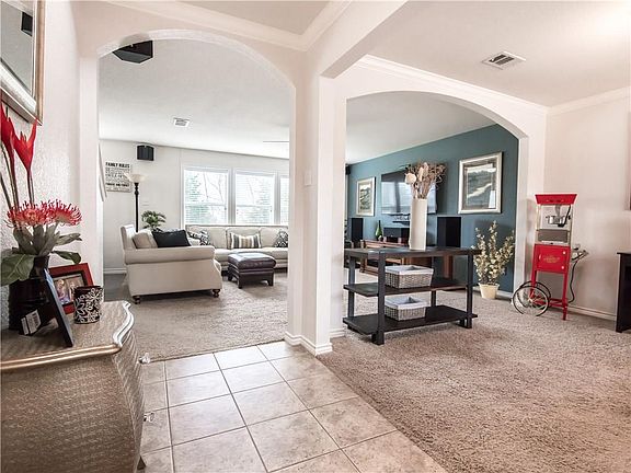 4th image of 8820 Holliday Ln
