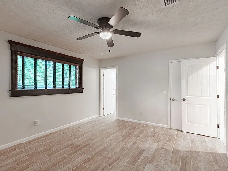 5018 Country Rd #214 — Photo 10