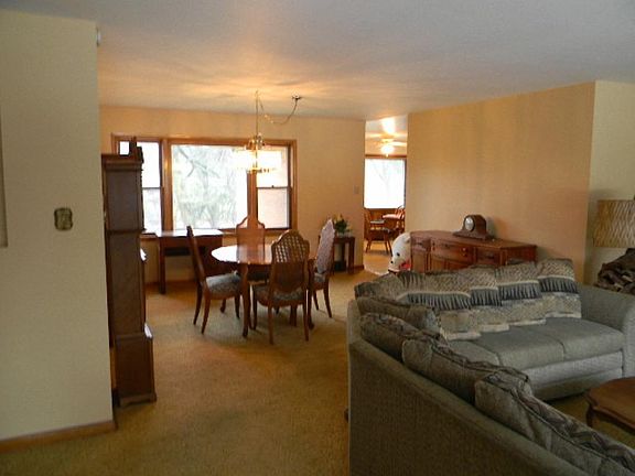 3rd image of 23W031 Tamarack Dr