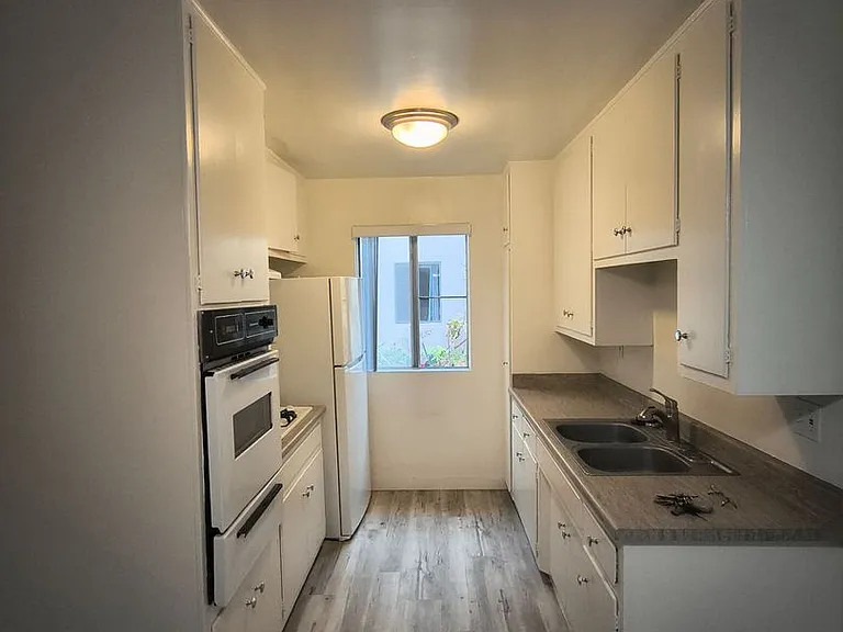 650 Westmount Drive — Photo 17