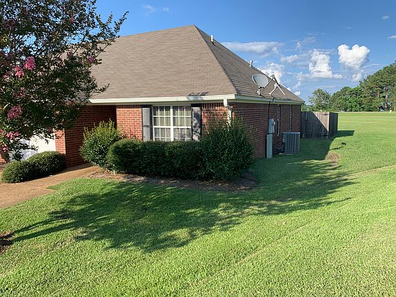2nd image of 432 Woodlake Ln