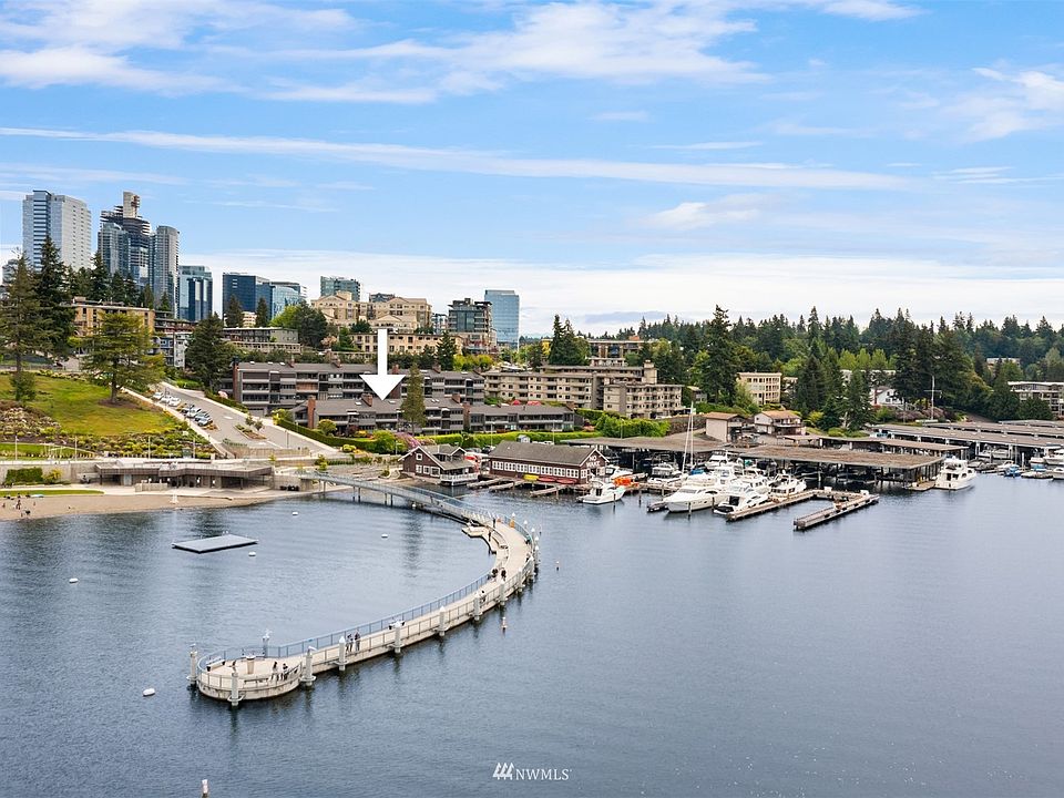 Spectacular waterfront views of Meydenbauer Bay await you from this coveted Whalers Cove residence! 