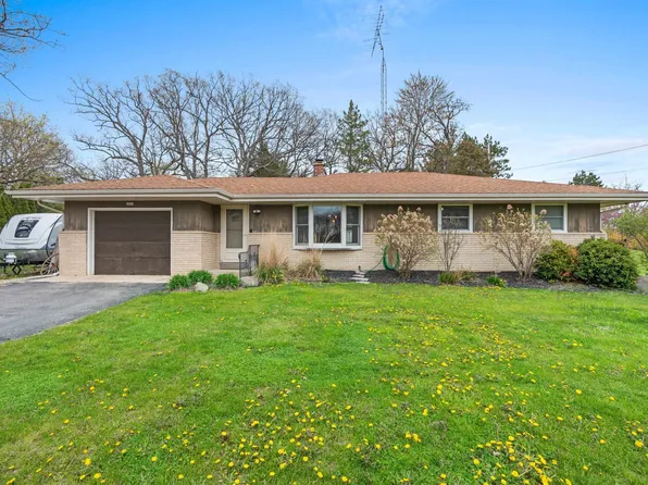 6825 McHenry St, Burlington, WI 53105