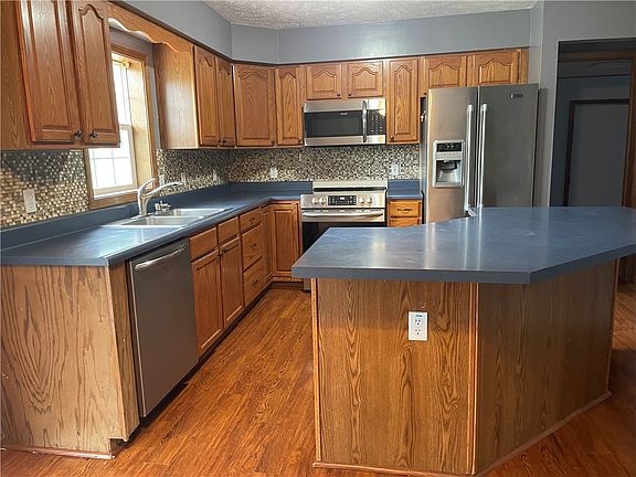 4th image of 226 Randall Dr