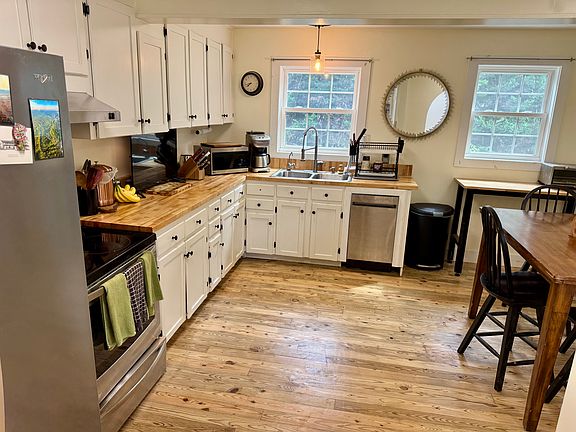 5th image of 2855 River Rd