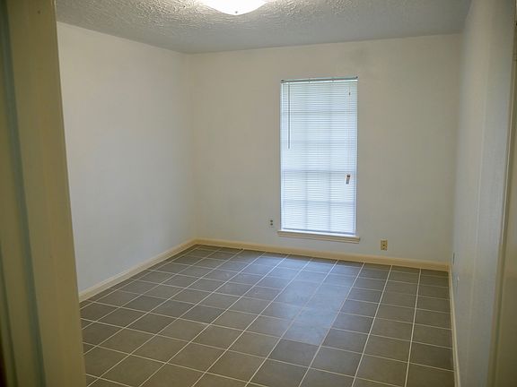 4th image of 3222 N Park Dr