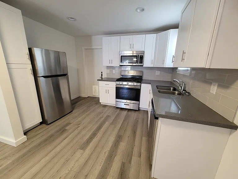 1007 E Campbell Ave — Photo 2