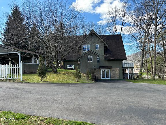 5th image of 250 E Hillcrest Dr