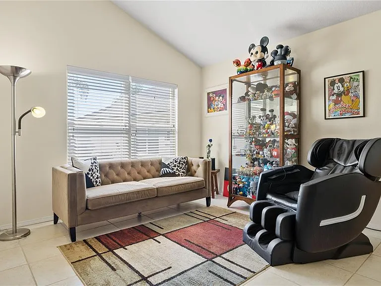 2629 Chatham Cir — Photo 3