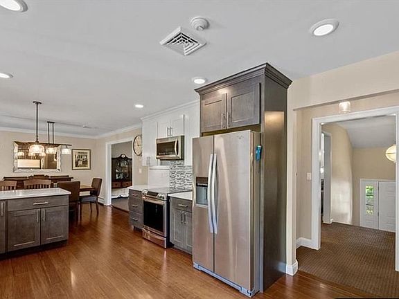 2nd image of 18 Manor Way