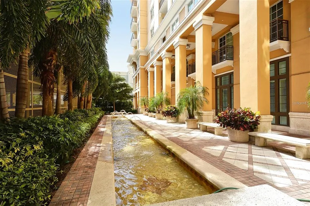 2 bed, 2.0 bath, 1120 sqft, $6,500 — Photo 4