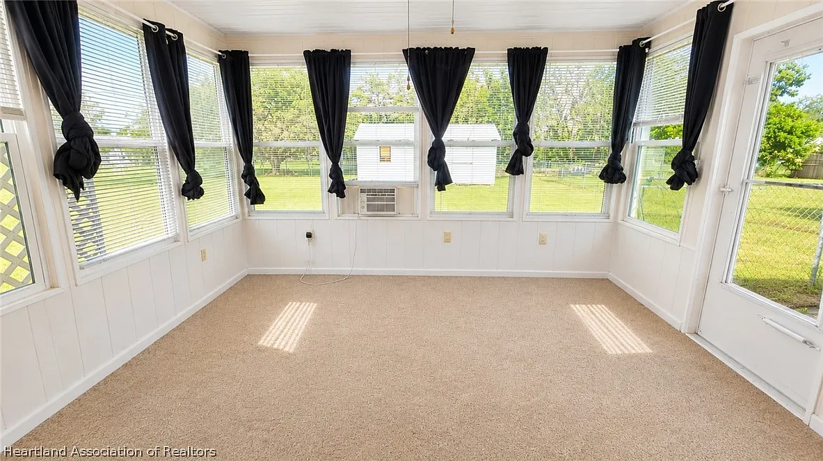 2 bed, 1.5 bath, 1038 sqft, $1,500 — Photo 2