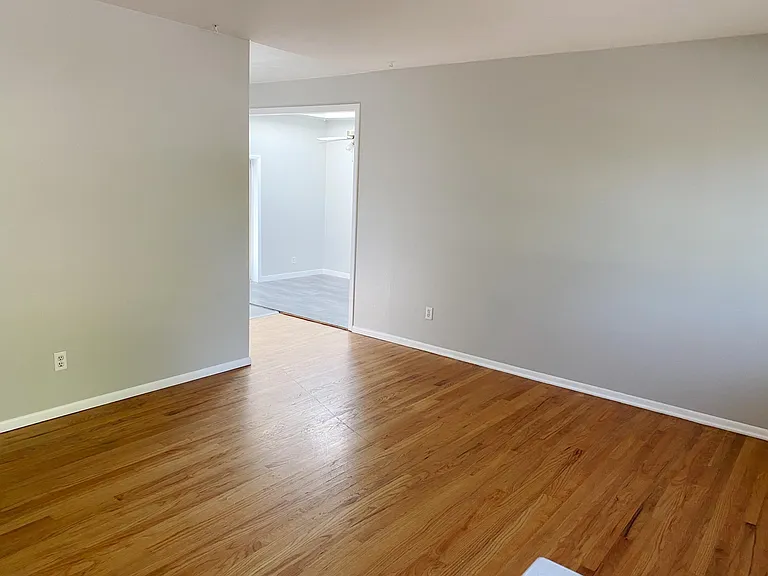 920 Miami Way — Photo 6