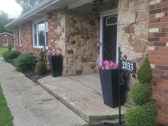 3rd image of 2035 Prospect Rd #2